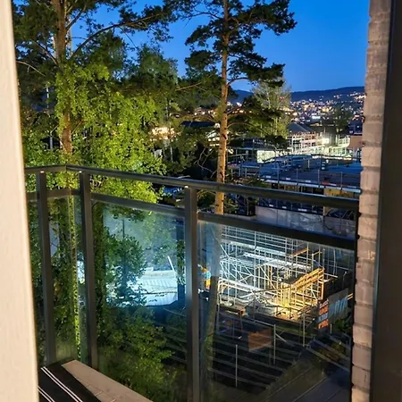 Modern Oslo Snow Free Parking & Self Check-in Lorenskog